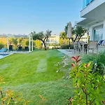 Sani Beverly Hills Luxury Hébergement de vacances