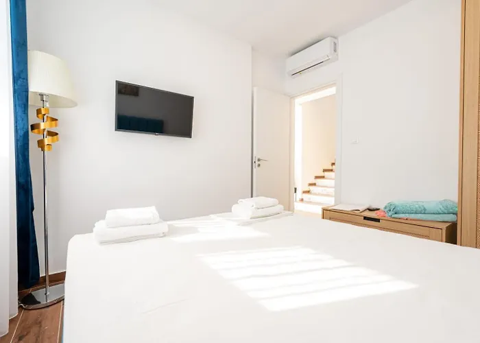 Nyaraló Sani Beverly Hills Luxury Száni-part