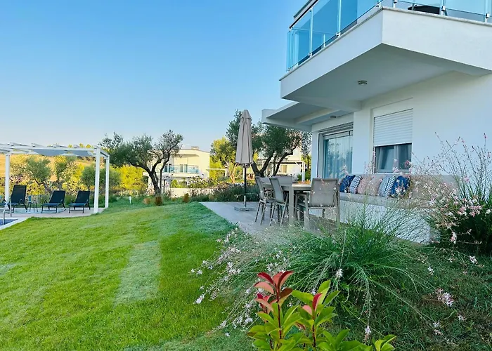 Sani Beverly Hills Luxury Nyaraló Száni-part