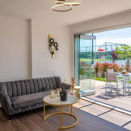 בית נופש Sani Beverly Hills Luxury סאני ביץ'