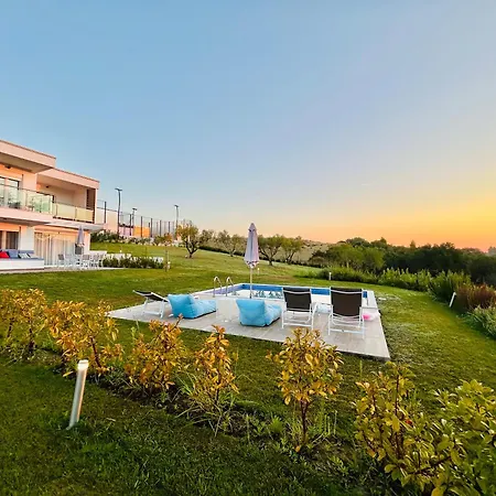 Sani Beverly Hills Luxury Ferienhaus *