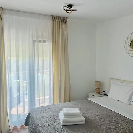 Dom wakacyjny Sani Beverly Hills Luxury