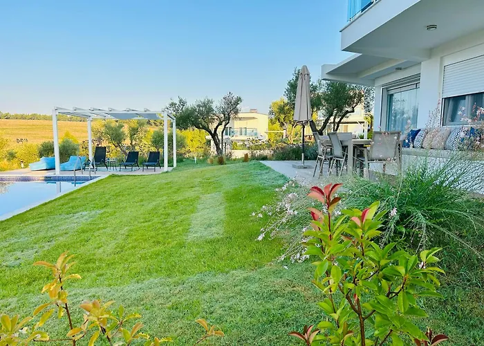Sani Beverly Hills Luxury Ferienhaus